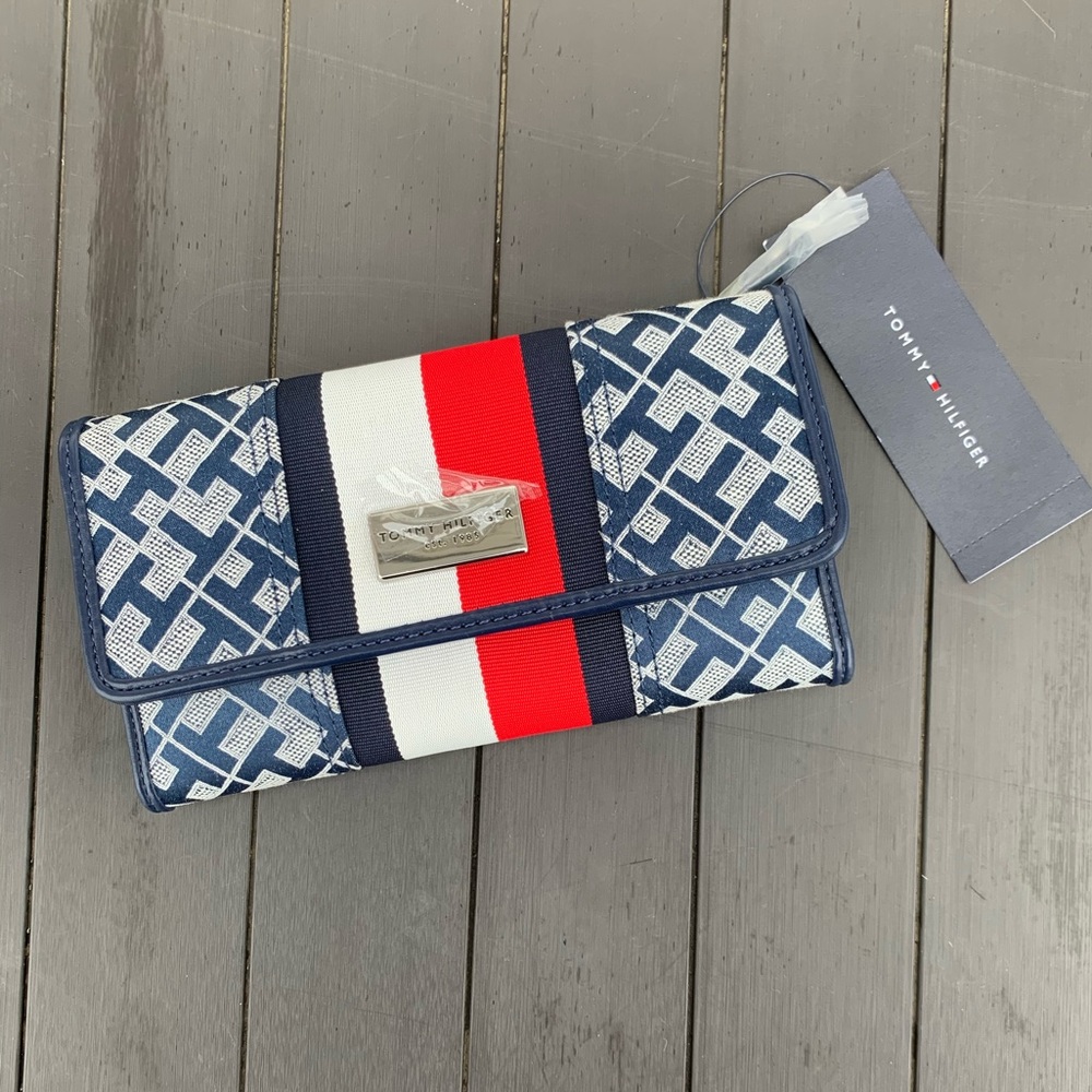 (SOLD) NWT Monogram Tommy Hilfiger Wallet